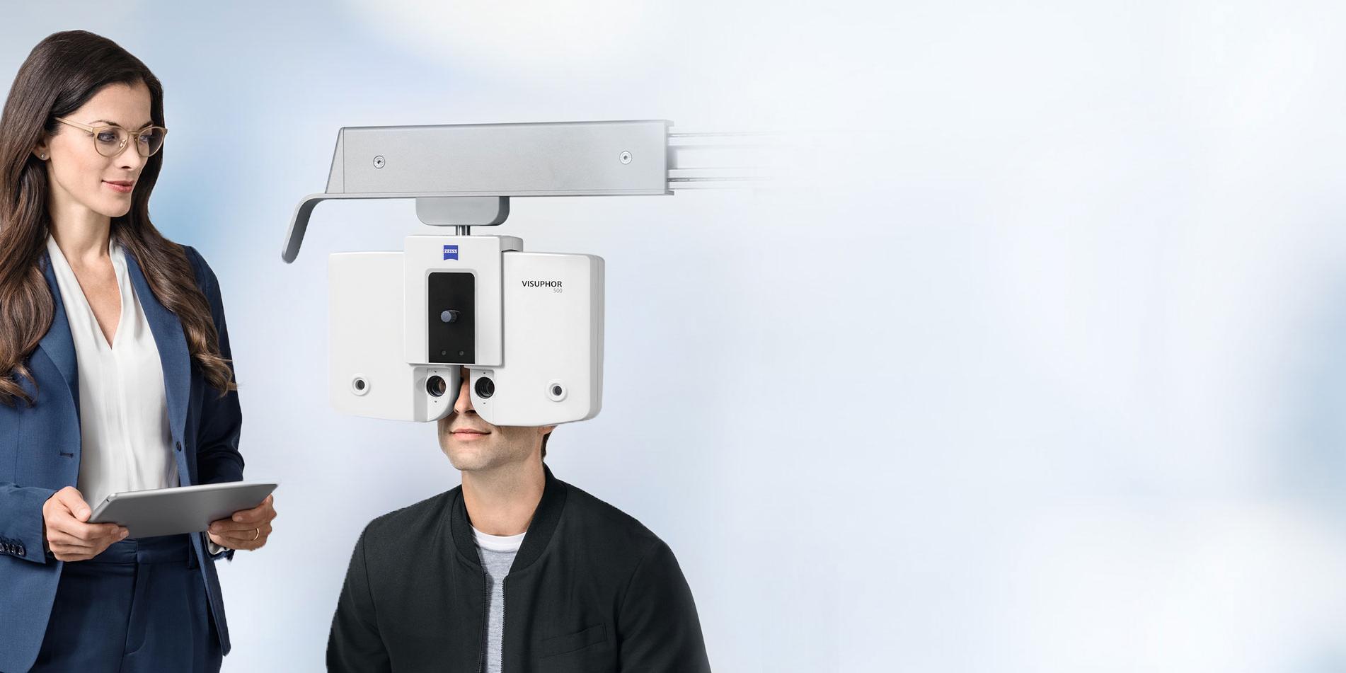 Sikre pasientenes tillit ved å utføre refraksjon med avansert teknologi for synstesting.