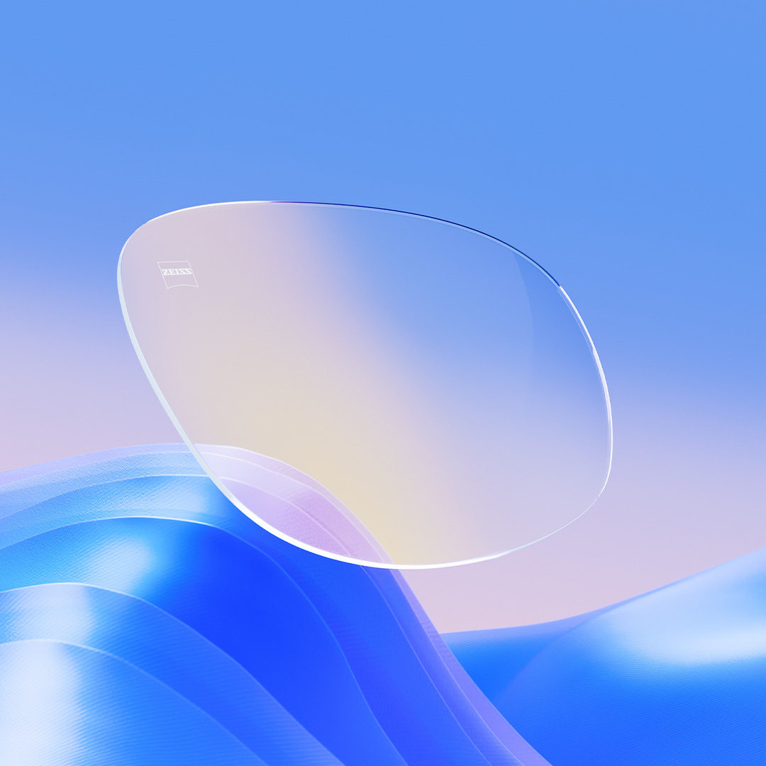 Krystallklare glass med ZEISS DuraVision Gold UV-overflatebehandlinger med en diskré gyllen refleks.