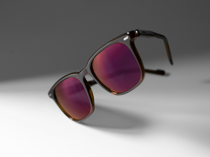 ZEISS DuraVision Gold UV-overflatebehandlinger på solglass i fargen Burgundy.