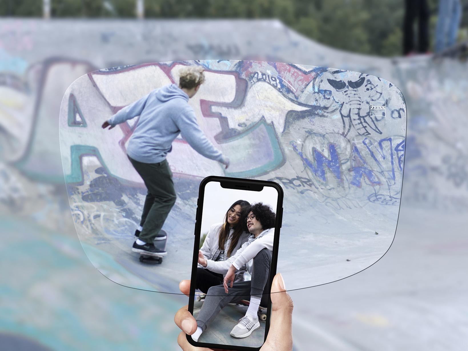 Bilde av skatepark gjennom ZEISS SmartLife enstyrkeglass.