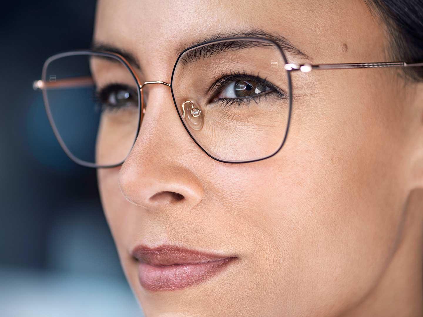 Solbrillenivå-mørke utendørs og perfekt klarhet innendørs