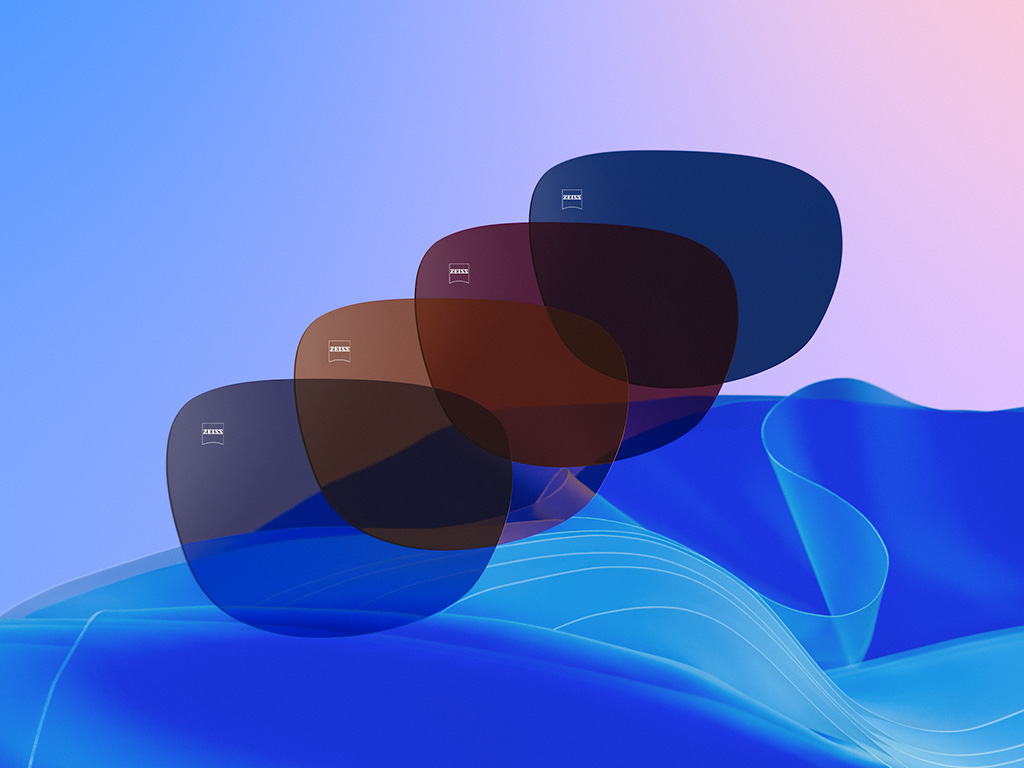 En CGI-illustrasjon i 3D av fire fargede glass i tonene Dusk Grey, Copper Brown, Burgundy og Midnight Blue.