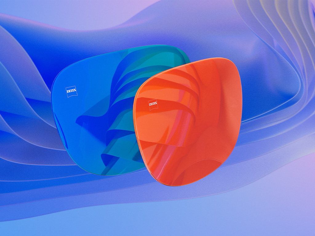 En CGI-illustrasjon i 3D av to solbrilleglass med blå og oransje speilbelegg.