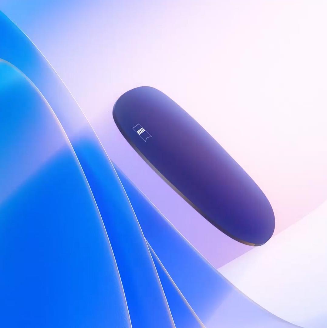 CGI-illustrasjon i 3D av et farget brilleglass som flyter mot en lyskilde og effektivt blokkerer skadelig UV-stråling.