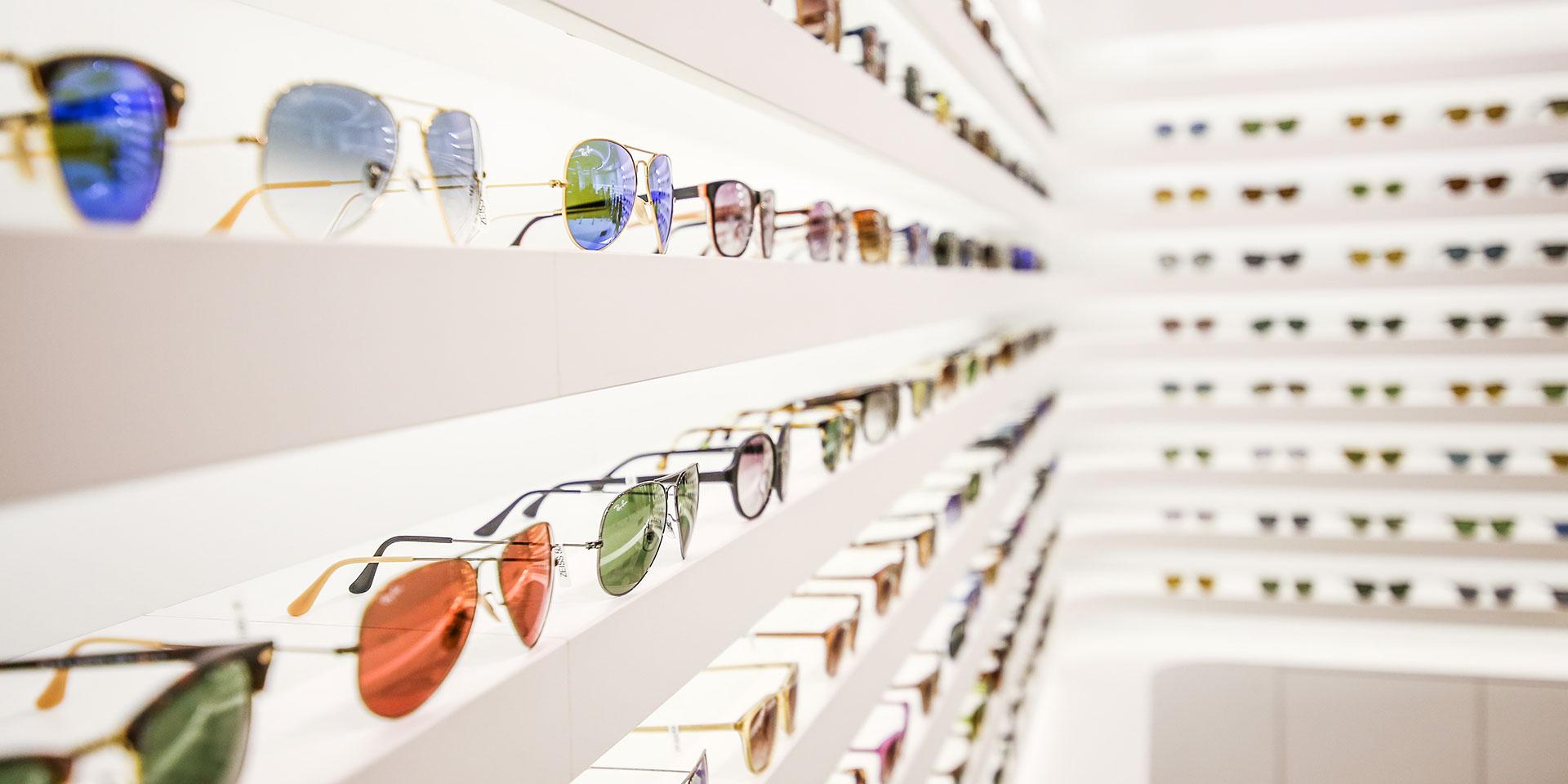 Hva er forskjellen på individualiserte brilleglass og briller som er "hyllevare"?