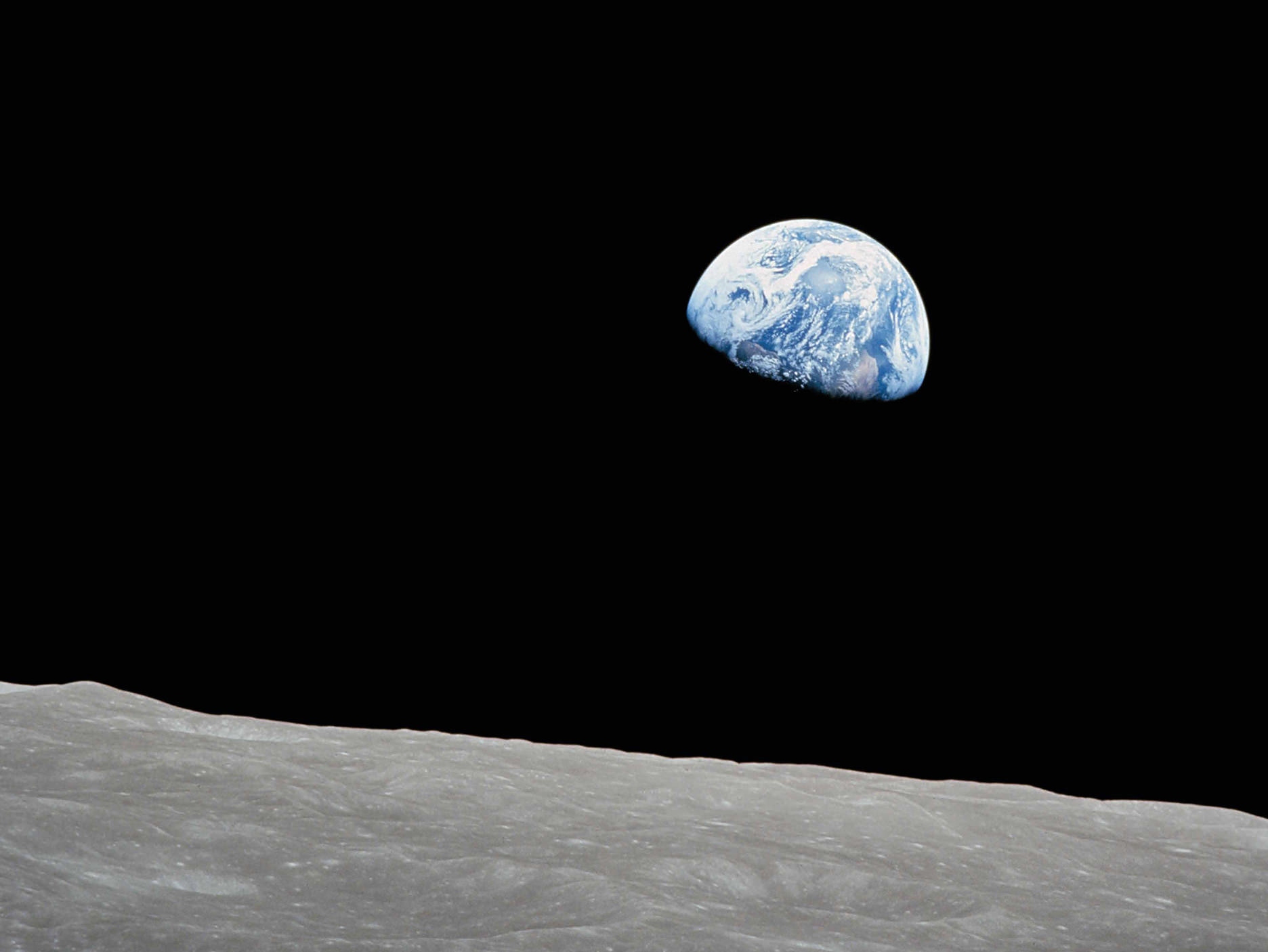 Perspektiv som å stå på måneoverflaten og se mot jorden.